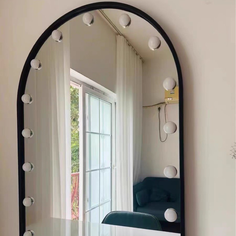Makeup Vanity Table with Lamp  - Beauty And Makeup Studio incelemesi ve fiyatı
