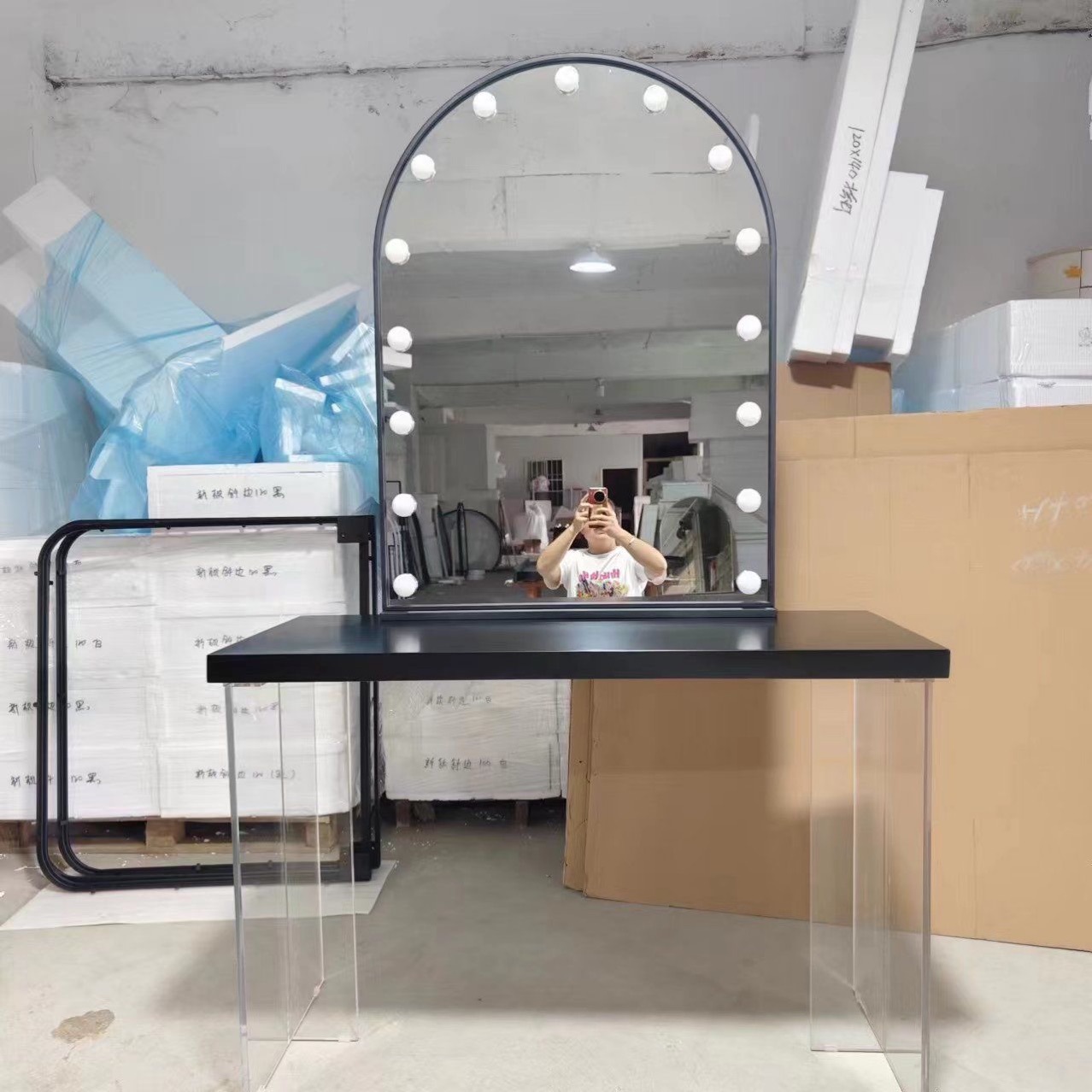 Makeup Vanity Table with Lamp  - Beauty And Makeup Studio incelemesi ve fiyatı