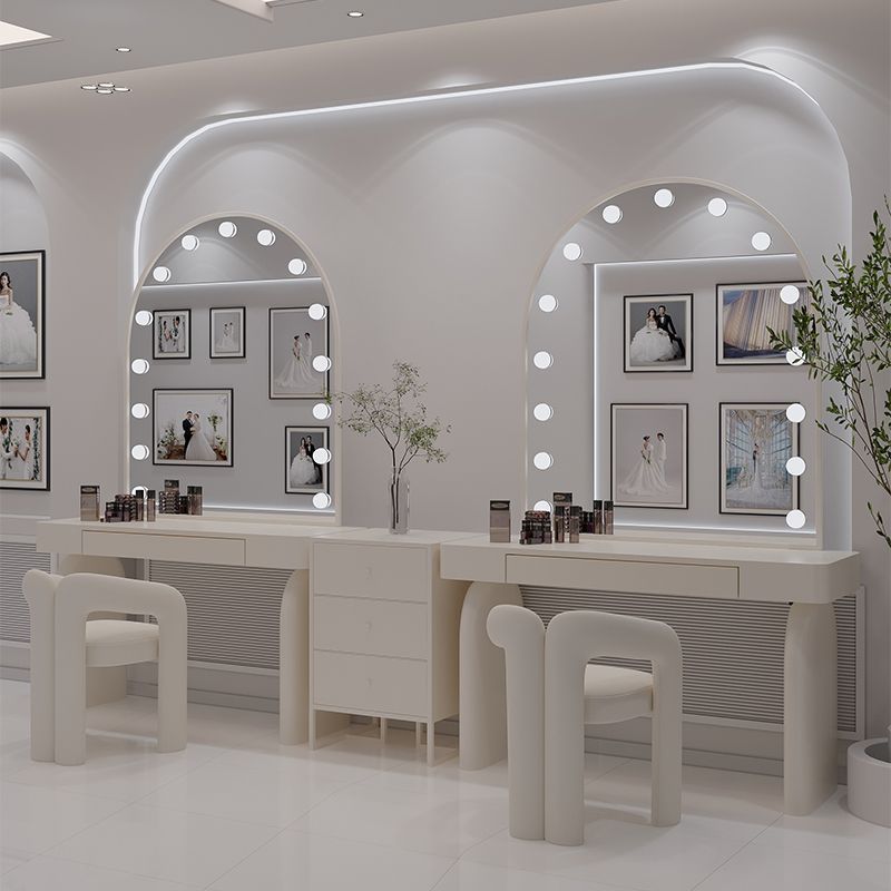 Dresser with lamp Makeup artis - Beauty And Makeup Studio incelemesi ve fiyatı